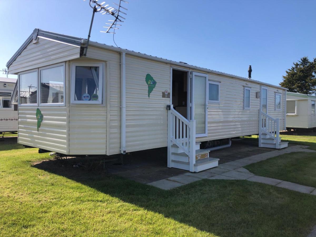 Camping 10 Berth Caravan On Marine Park In Rhyl